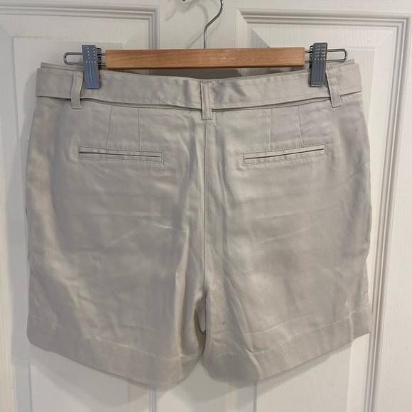 Jones New York mid-waiste shorts - Picture 2 of 3